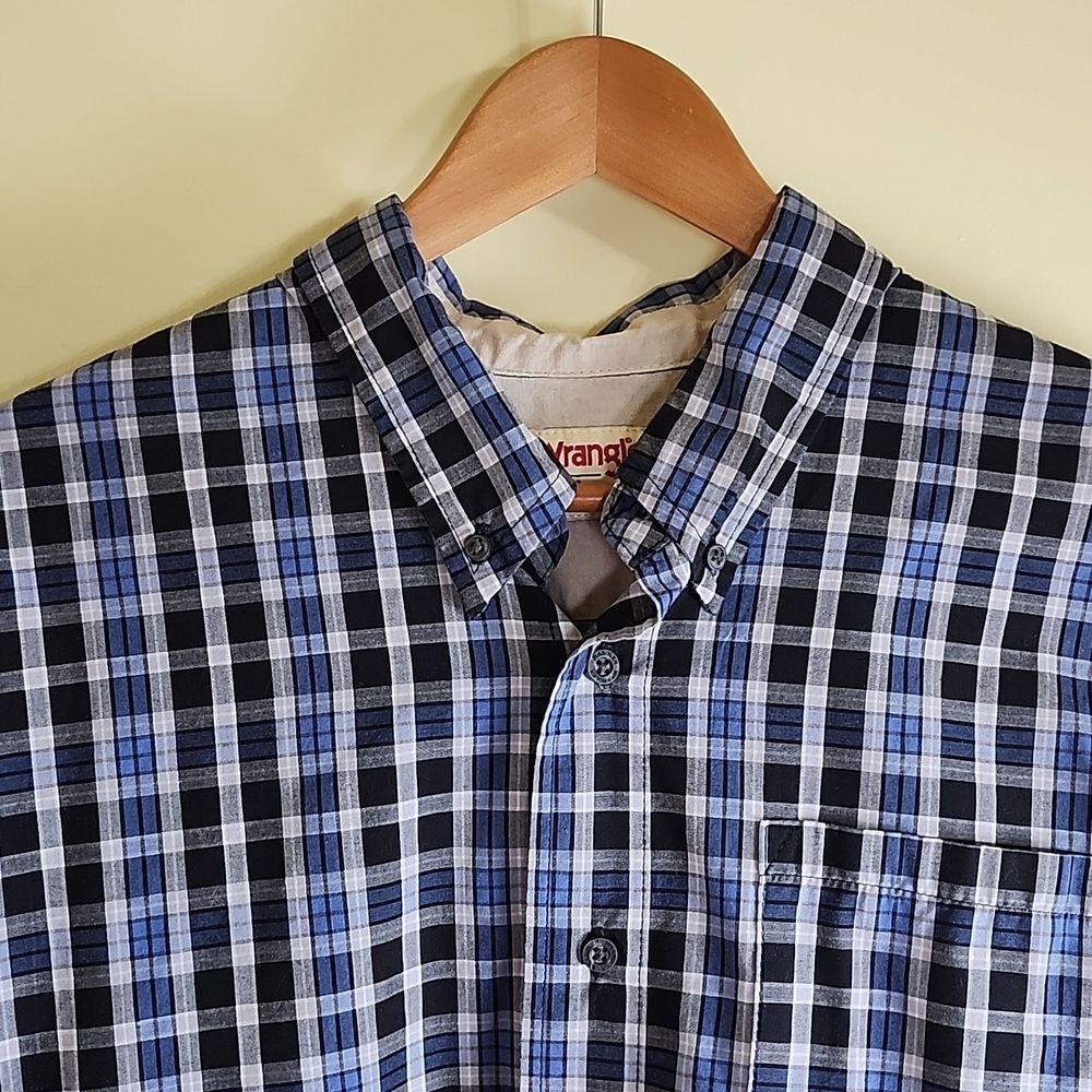 Wrangler Men's Blue, Black & White Plaid/Check Button-Down Short Sleeve Shirt